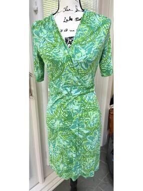 Lilly Pulitzer Green Floral Wrap Dress Size XS. EUC